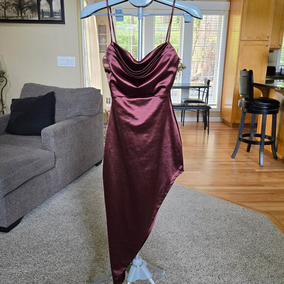 NWT Windsor sz Jr Med asymmetrical maroon satin strappy dress - Picture 1 of 4